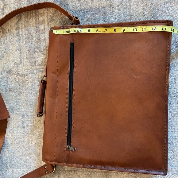 Leather messenger bag - Picture 7 of 10
